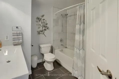 11 Majesty Boulevard Barrie ON L4M 7K1