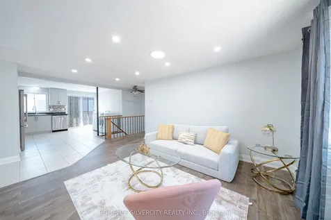 117 Hickling Trail Barrie ON L4M 5T7