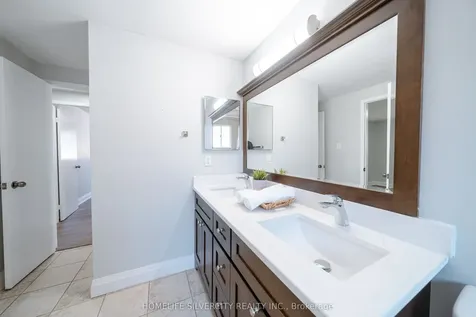 117 Hickling Trail Barrie ON L4M 5T7