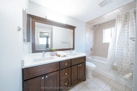 117 Hickling Trail Barrie ON L4M 5T7