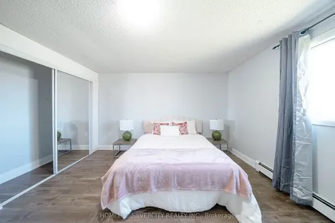 117 Hickling Trail Barrie ON L4M 5T7