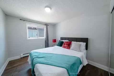 117 Hickling Trail Barrie ON L4M 5T7