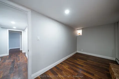 117 Hickling Trail Barrie ON L4M 5T7