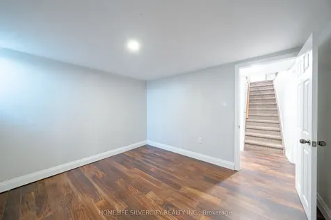 117 Hickling Trail Barrie ON L4M 5T7