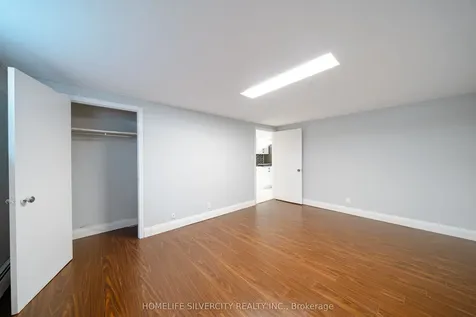 117 Hickling Trail Barrie ON L4M 5T7