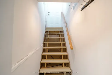 117 Hickling Trail Barrie ON L4M 5T7