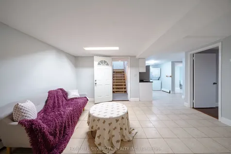 117 Hickling Trail Barrie ON L4M 5T7