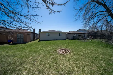 117 Hickling Trail Barrie ON L4M 5T7