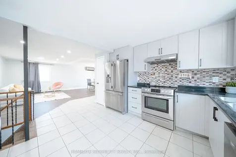 117 Hickling Trail Barrie ON L4M 5T7