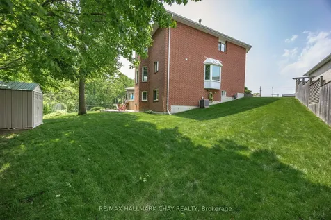 7 Maw Court Barrie ON L4N 7X7
