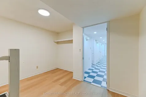 40 Blair Crescent Barrie ON L4M 5Y6