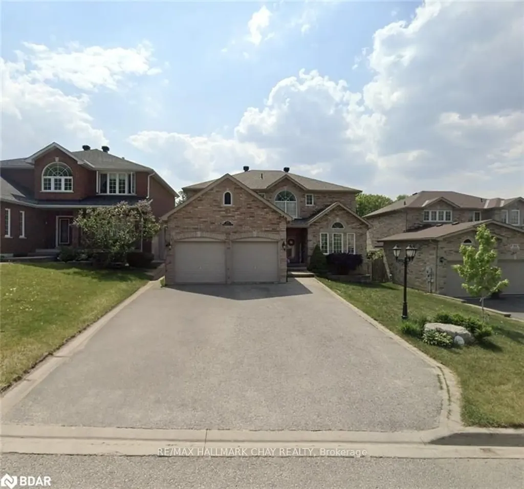 33 Pinecliff Crescent Barrie ON L4N 5V2