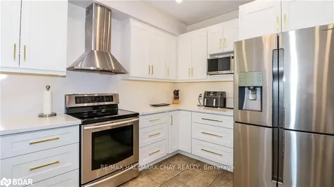 33 Pinecliff Crescent Barrie ON L4N 5V2