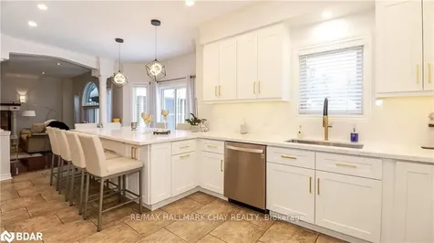 33 Pinecliff Crescent Barrie ON L4N 5V2