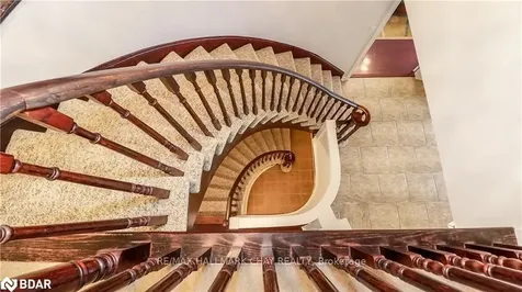 33 Pinecliff Crescent Barrie ON L4N 5V2