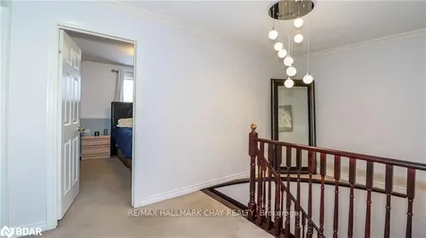 33 Pinecliff Crescent Barrie ON L4N 5V2