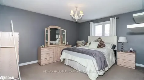 33 Pinecliff Crescent Barrie ON L4N 5V2