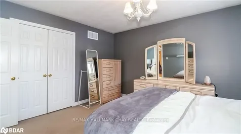 33 Pinecliff Crescent Barrie ON L4N 5V2