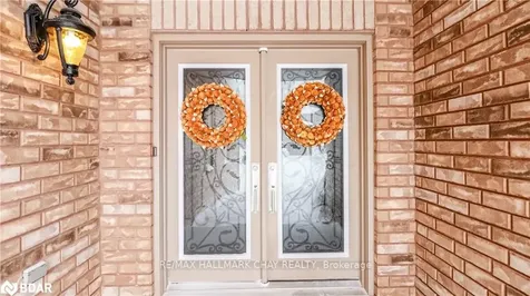 33 Pinecliff Crescent Barrie ON L4N 5V2