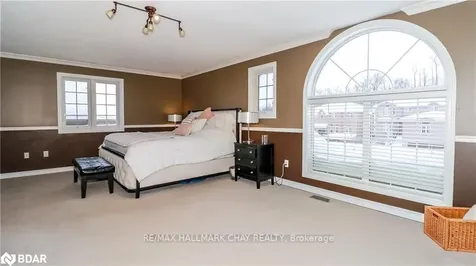 33 Pinecliff Crescent Barrie ON L4N 5V2