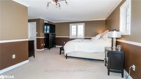 33 Pinecliff Crescent Barrie ON L4N 5V2