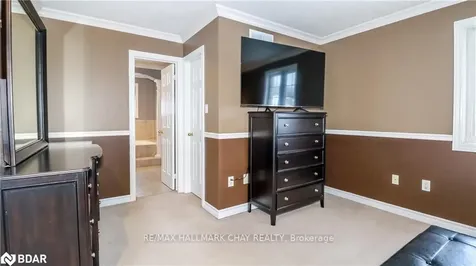 33 Pinecliff Crescent Barrie ON L4N 5V2