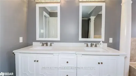 33 Pinecliff Crescent Barrie ON L4N 5V2