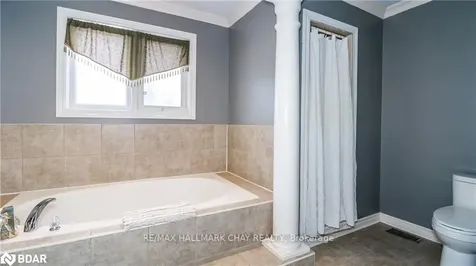 33 Pinecliff Crescent Barrie ON L4N 5V2