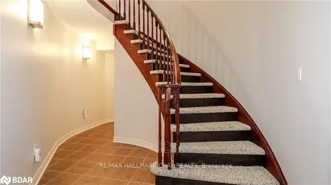 33 Pinecliff Crescent Barrie ON L4N 5V2