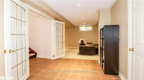 33 Pinecliff Crescent Barrie ON L4N 5V2