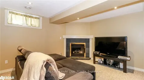 33 Pinecliff Crescent Barrie ON L4N 5V2