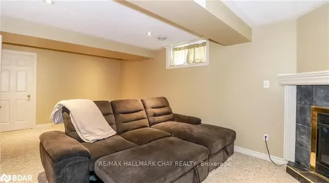 33 Pinecliff Crescent Barrie ON L4N 5V2