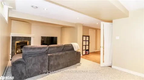 33 Pinecliff Crescent Barrie ON L4N 5V2