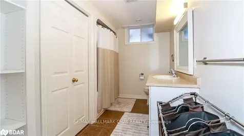 33 Pinecliff Crescent Barrie ON L4N 5V2