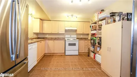 33 Pinecliff Crescent Barrie ON L4N 5V2