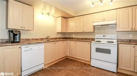 33 Pinecliff Crescent Barrie ON L4N 5V2