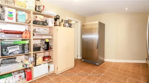 33 Pinecliff Crescent Barrie ON L4N 5V2