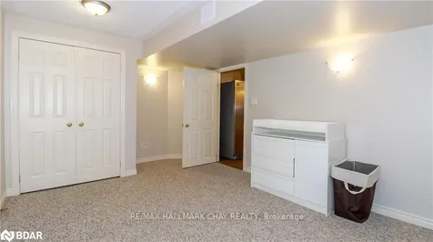 33 Pinecliff Crescent Barrie ON L4N 5V2