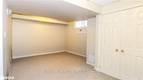 33 Pinecliff Crescent Barrie ON L4N 5V2