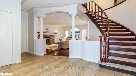 33 Pinecliff Crescent Barrie ON L4N 5V2