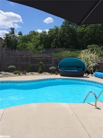 33 Pinecliff Crescent Barrie ON L4N 5V2