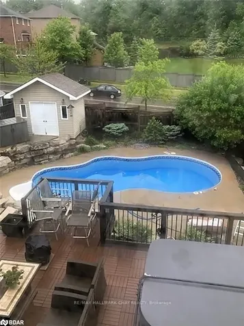 33 Pinecliff Crescent Barrie ON L4N 5V2