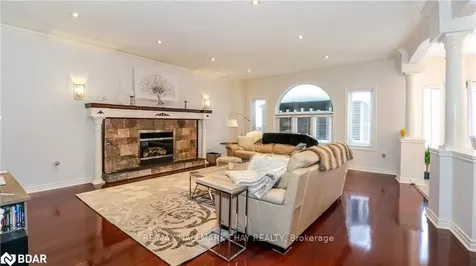 33 Pinecliff Crescent Barrie ON L4N 5V2