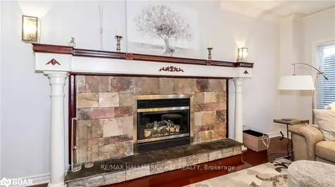 33 Pinecliff Crescent Barrie ON L4N 5V2