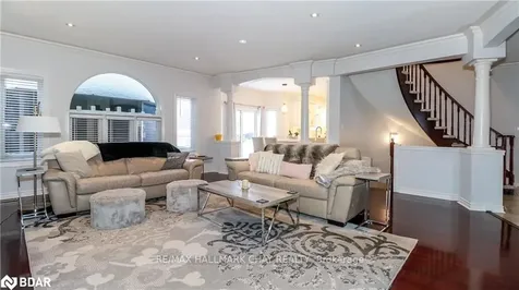 33 Pinecliff Crescent Barrie ON L4N 5V2