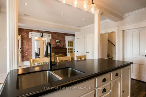 36 Shanty Bay Road Barrie ON L4M 1C8