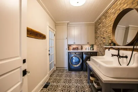 36 Shanty Bay Road Barrie ON L4M 1C8