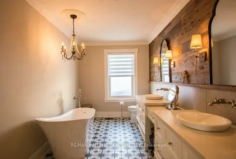 36 Shanty Bay Road Barrie ON L4M 1C8