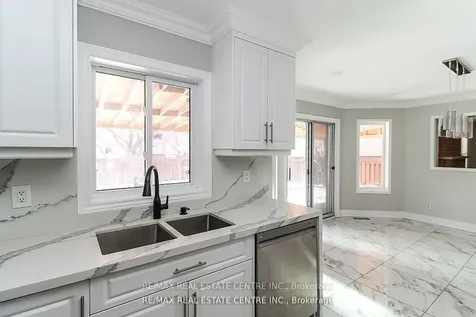 25 Meadowlark Road Barrie ON L4M 6C8