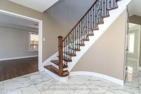 25 Meadowlark Road Barrie ON L4M 6C8